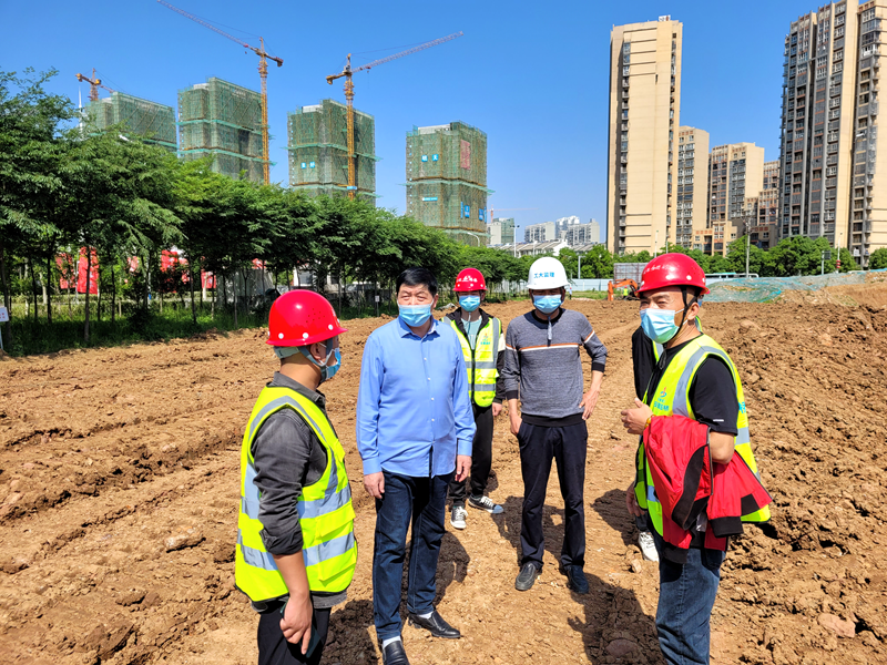 六安市重點工程建設管理處黨組書記、主任陳斌到長安路南延項目調研復工復產工作