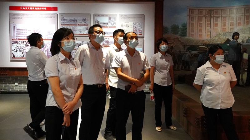 路面公司黨總支開(kāi)展“喜迎二十大 奮進(jìn)新時(shí)代 譜寫新篇章”主題黨日活動(dòng)3