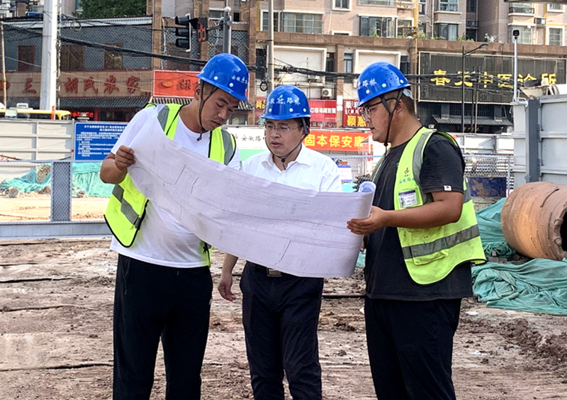 公司黨委書記、董事長(zhǎng)錢申春到機(jī)場(chǎng)S1線先行段調(diào)研安全生產(chǎn)工作