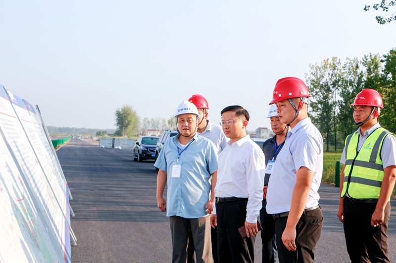 六安市交通運輸局黨組書記、局長朱宏赴S244-03標調研指導工作 (2)